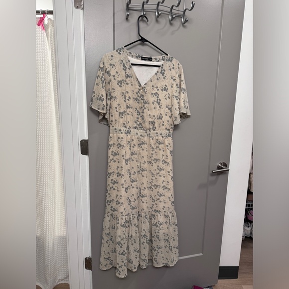 Mikarose Dresses & Skirts - Mikarose floral pattern, button all the way down- size M